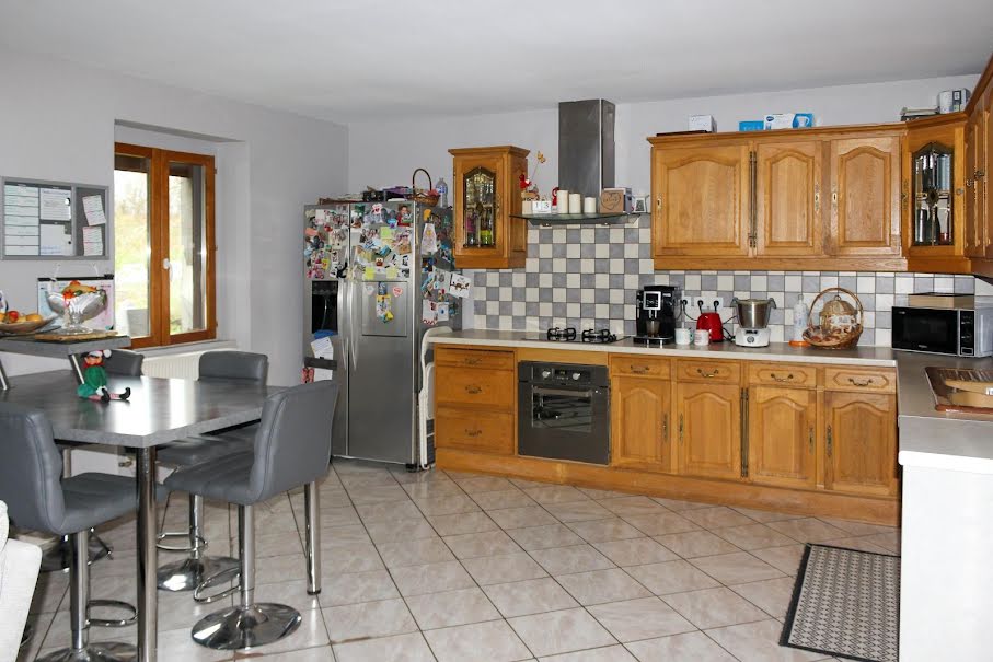 Vente maison 5 pièces 109 m² à Noyant-Villages (49390), 139 000 €