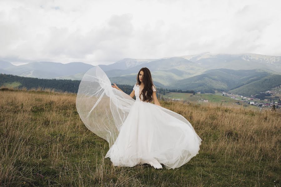 Fotógrafo de casamento Yuliya Kuchinka (ykphotographer). Foto de 1 de outubro 2021