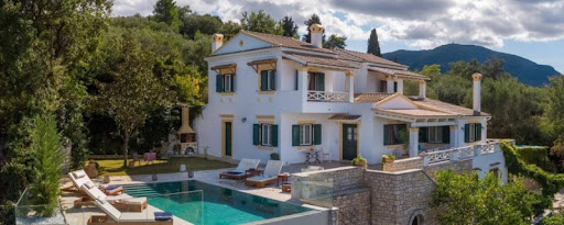 Villa with pool 2