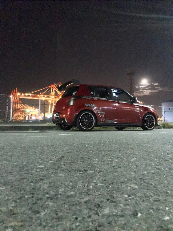 スイフトスポーツのS.H.I.L.I.S.・T.S FACTORY・midnight フラッと・今日はどこか行けるかな？に関するカスタム事例の投稿画像1枚目