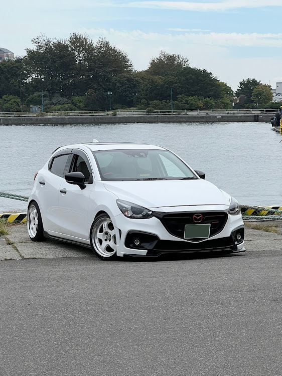 デミオのおしゃれDJクラブ・D.S.R・SHOW-WA・低いようで低いのか？AWD・オフ会に関するカスタム事例の投稿画像1枚目