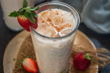 Easy Strawberry Horchata Recipe (Pink Horchata)