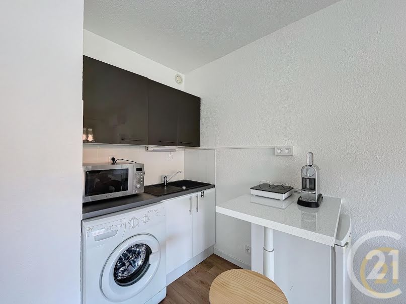 Location meublée appartement 1 pièce 25.89 m² à Cannes (06400), 730 €