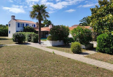 House with pool and terrace 2