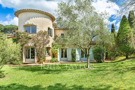 Villa avec piscine 1