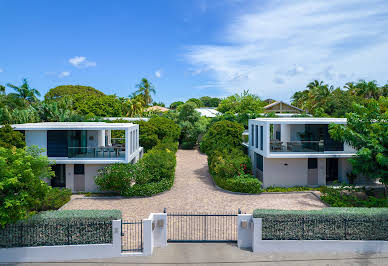 Maison avec jardin et terrasse 1