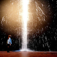 Una cascata di luce artificiale di 