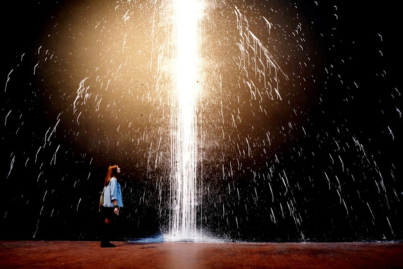 Una cascata di luce artificiale di RobertoB