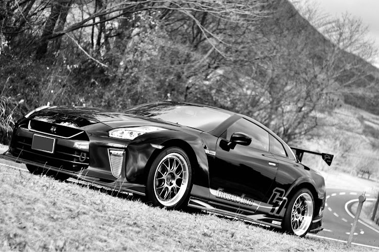 NISSAN GT-Rのモノクロ祭り便乗・四国の35を盛り上げ隊・過去picに関するカスタム事例の投稿画像2枚目