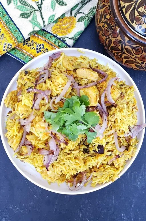 Chicken Lucknowi Biryani [1/2Kg / 4 Pcs] Serves 1-2