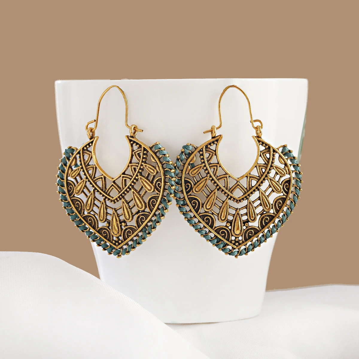 Title 5, Bohemian vintage oorbellen met hol design