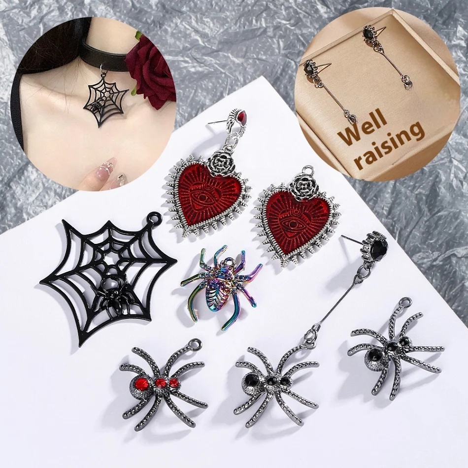 Enfeites vintage de aranha, vento, caveira e cruz pendurados. Adicione um toque gótico único. Ideal para presentear.