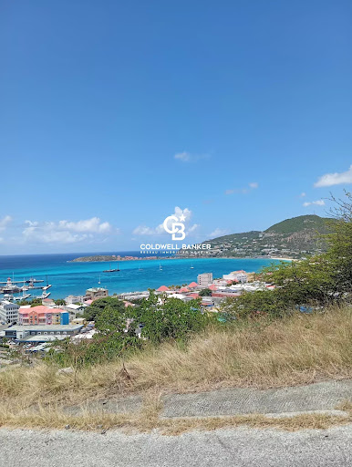Seaview with coastal town and mountains in this luxury land for sale in Saint-Martin ($494,353 - 3,749 m²)