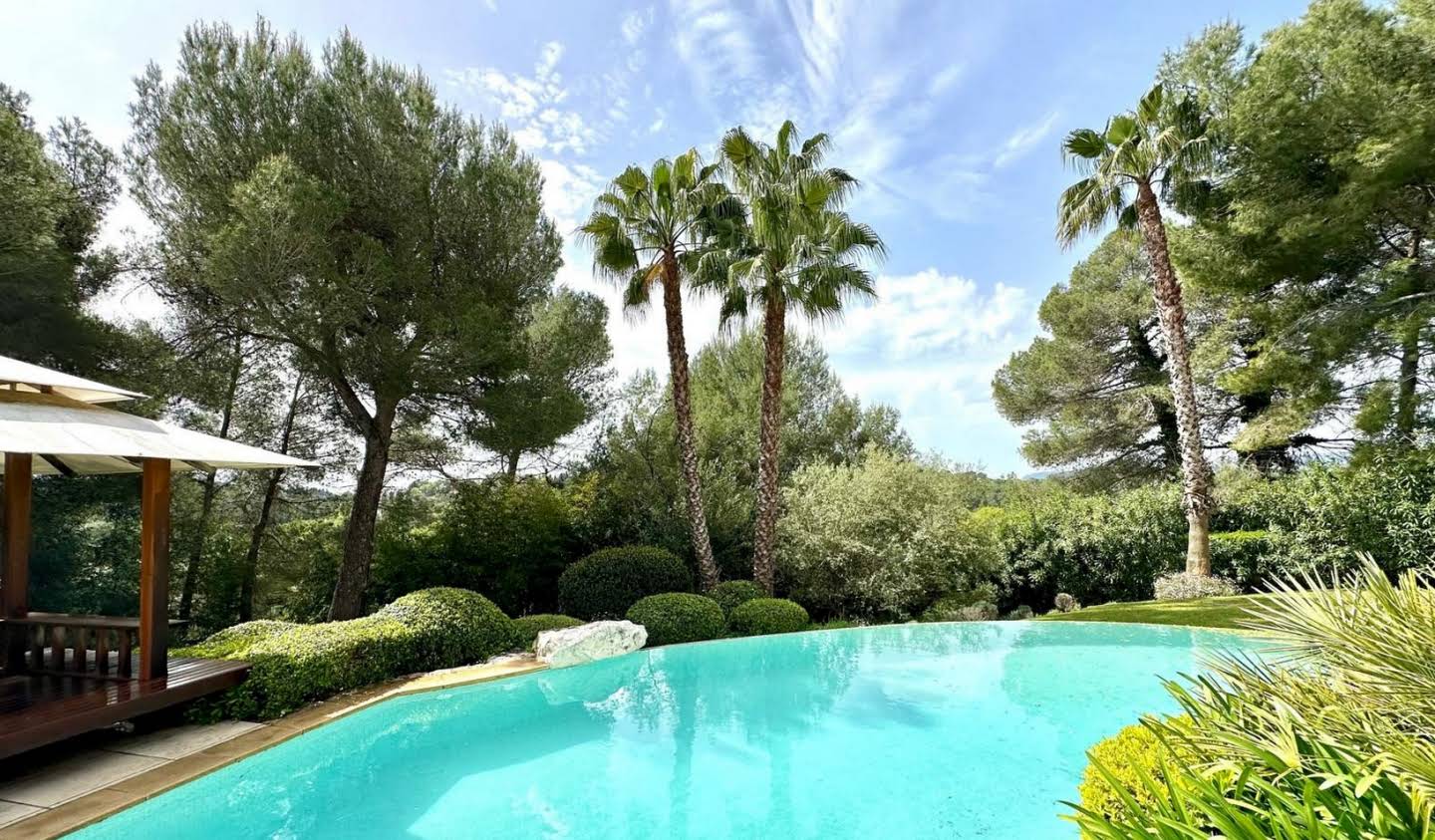Villa with pool and garden Mougins