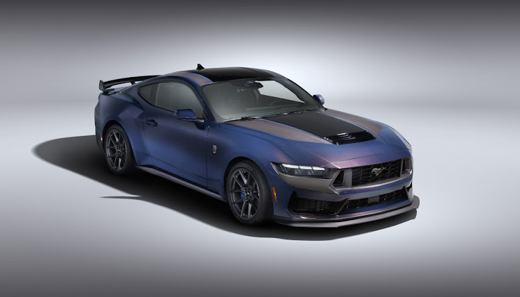 The upcoming Mustang Dark Horse is available with colour-shifting Blue Ember metallic paint.