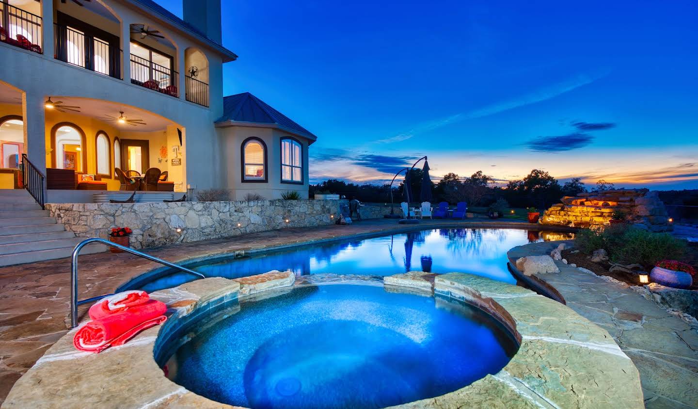 House with pool and terrace Canyon Lake