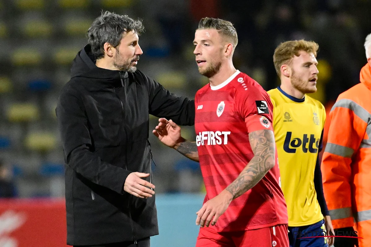 Mark van Bommel geeft tekst en uitleg over afwezigheid van Butez én Alderweireld in Porto