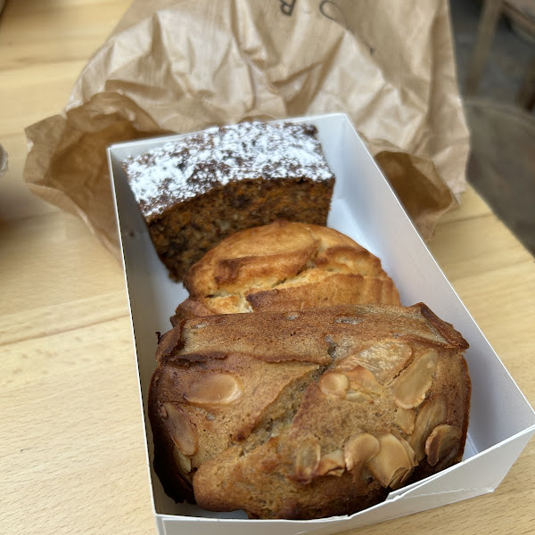 Carrot cake, scone, and banana bread all GF.