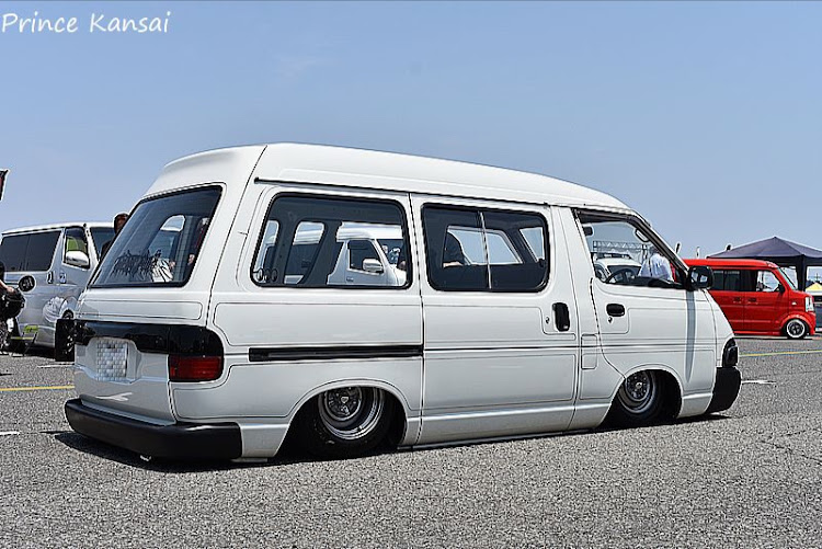 ステップワゴンのcustomcar・カスタムカー・商用車カスタム・スタイルボックスミーティング・バーフェン再塗装に関するカスタム事例の投稿画像2枚目
