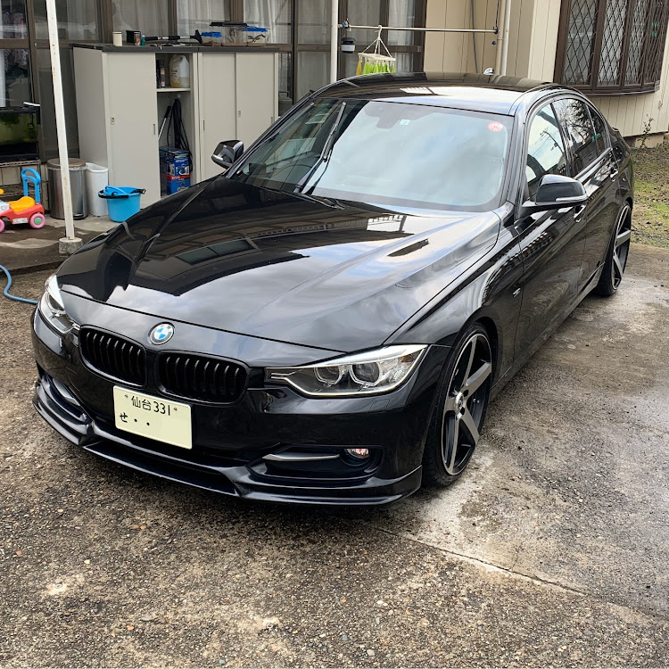 3シリーズ セダンのBMW3シリーズ・F30・320d・洗車・20インチに関するカスタム事例の投稿画像1枚目