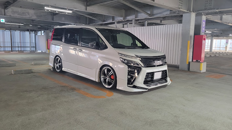 ヴォクシーの北海道・夏仕様・チームGlanz・4WDに関するカスタム事例の投稿画像1枚目