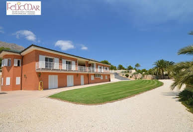 Villa with pool and terrace 17