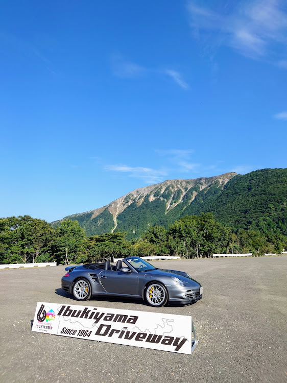 911 カブリオレのポルシェ・911ターボ・夏っぽい写真展・伊吹山ドライブウェイ・山と愛車に関するカスタム事例の投稿画像1枚目