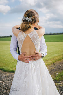 Fotografo di matrimoni Amy Jordison (amyjordisonphoto). Foto del 19 agosto 2019