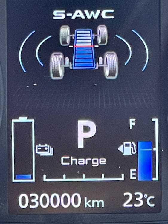 アウトランダーPHEVの30000km達成✨・REAL 別注ステアリング(ピアノBLACK仕様)・ナッパレザー(ディンプル)別注仕様・ユーロステッチ(シルバー)別注仕様に関するカスタム事例の投稿画像2枚目