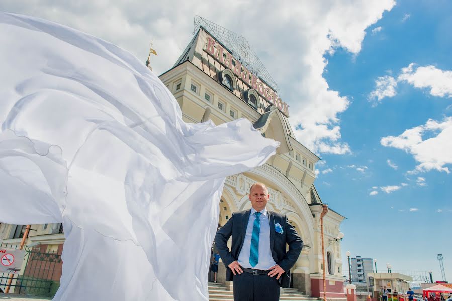 Fotógrafo de casamento Tatyana Bulatova (ckazka). Foto de 11 de março 2015