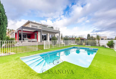 House with pool and terrace 3