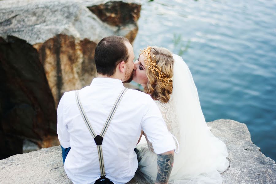 Fotógrafo de casamento Lara Yarochevskaya (yarochevska). Foto de 13 de outubro 2015