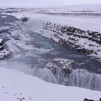 Two waterfalls, one flow di 