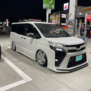 ヴォクシー ZRR80W