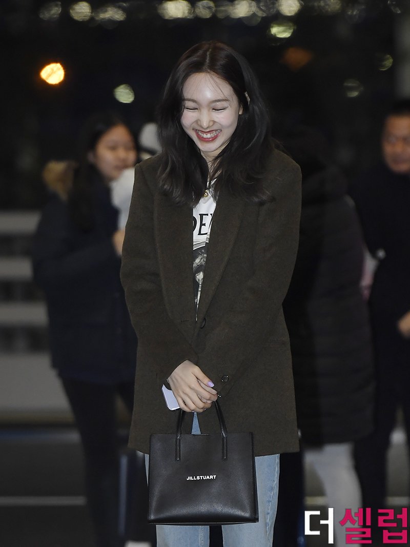 nayeon airport5