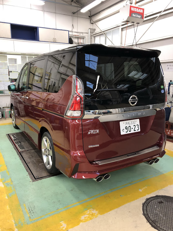 セレナのホイール交換・マフラー交換・新車納車待ちに関するカスタム事例の投稿画像2枚目