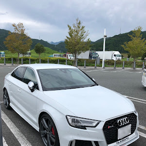 RS3 セダン