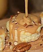 Mini Pecan Pie Cheesecakes was pinched from <a href="http://hugsandcookiesxoxo.com/2016/04/mini-pecan-pie-cheesecakes.html" target="_blank">hugsandcookiesxoxo.com.</a>