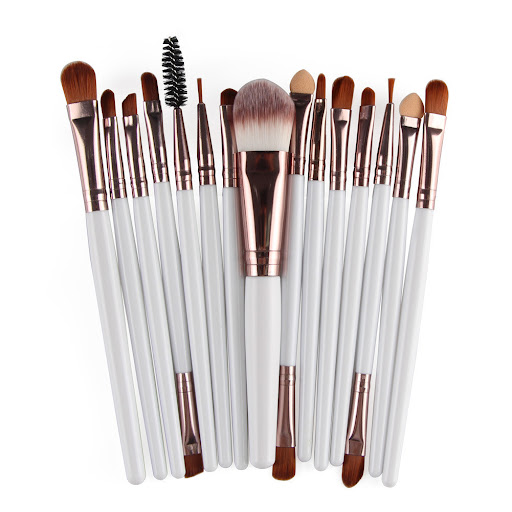Title 3, Set of 15 makeup brushes for flawless applicati...