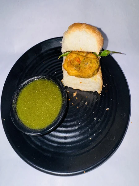 Dhasu Vada Pav