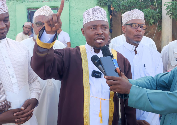 Kemnac chairman sheikh Juma Ngao addressing the media at Tononoka grounds on Sunday.