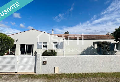 Maison avec piscine et terrasse 1