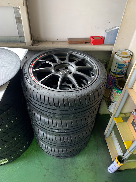 美品 アバルトABARTH タイヤホイールセットRAYS ZE40 4本 595