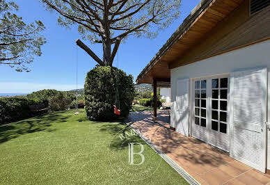 Maison avec piscine et jardin 9