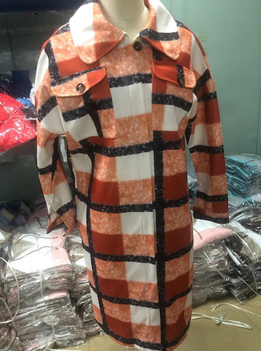 Title 3, Il nuovo nuovo cappotto di polvere di stoffa in...