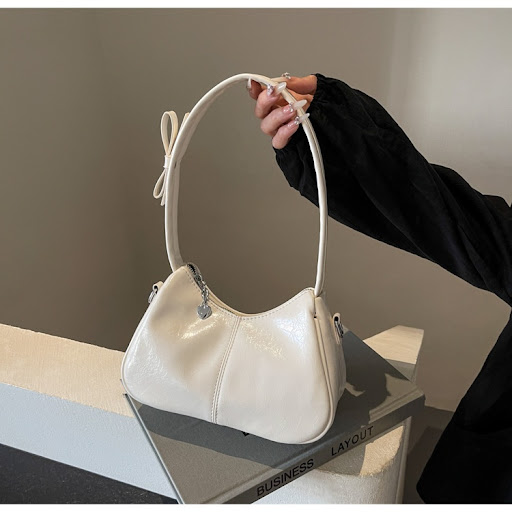 Title 6, Red hand carrying oblique shoulder bag, perfect...