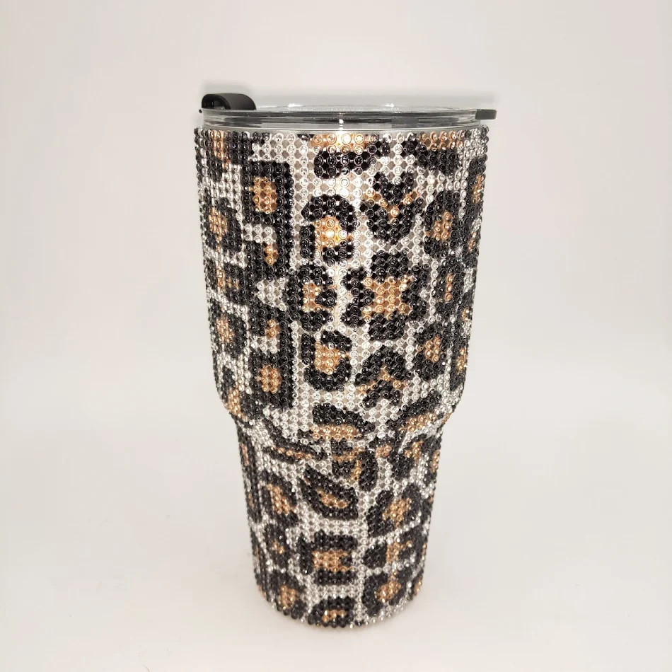 Suporte para Copo de Carro com Diamantes Criativo e Fashion, Design Elegante para Bebidas com Segurança e Estilo no Seu Veículo.