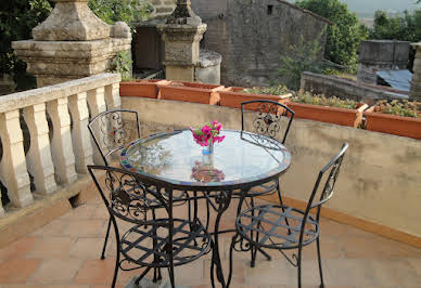 Maison avec piscine et terrasse 1