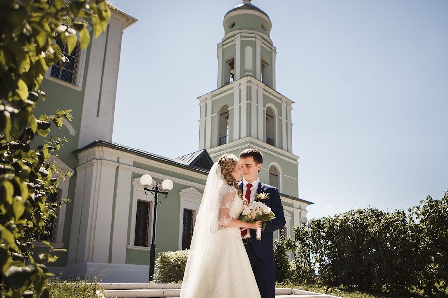 Wedding photographer Valentina Baturina (valentinalucky). Photo of 24 August 2015