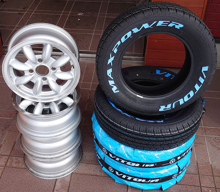エブリイバンのVITOUR MAXPOWER 165/70R12・FORMULA ONE 5.0J×12(＋35)・4WD ターボ 5MTに関するカスタム事例の投稿画像2枚目